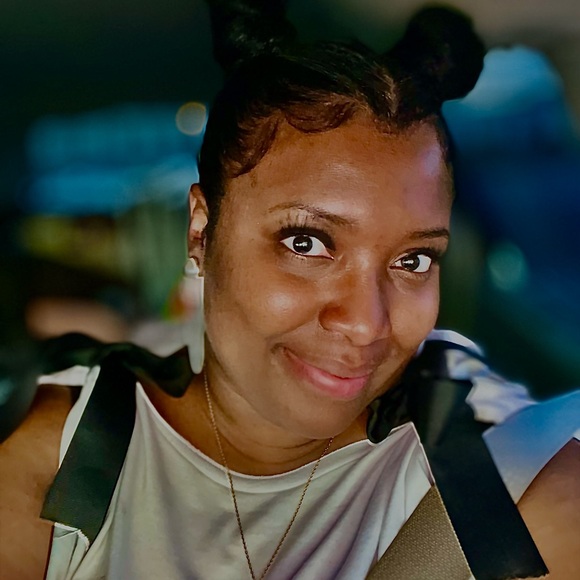 Meet your Posher, Nikki Todd 🎀ThePinkLadyHouse🎀 - Picture 1 of 13